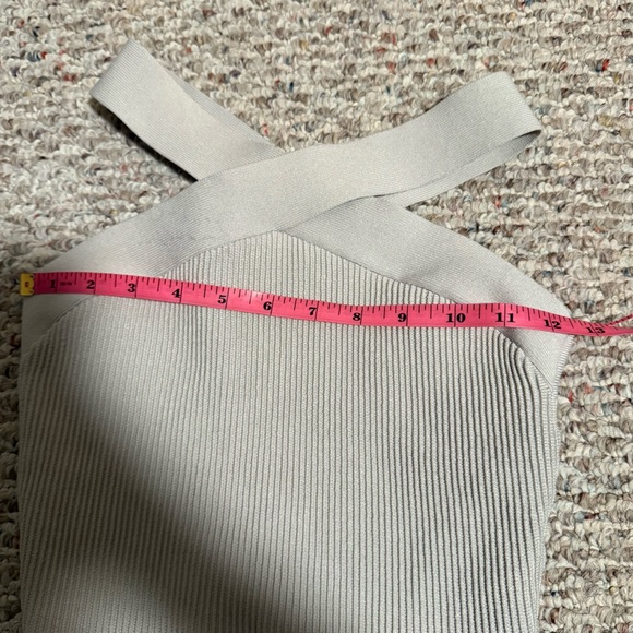 Babaton Aritzia Sculpt Knit Criss Cross Cropped Tank Matte Pearl- Size Medium - Picture 5 of 9